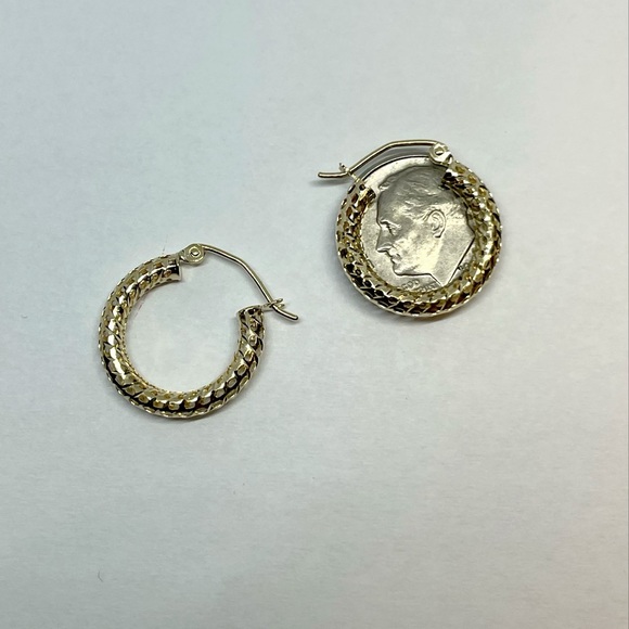 14k Polished Mesh Hoop Earrings , Size 13 x 3 millimeters - Picture 6 of 7